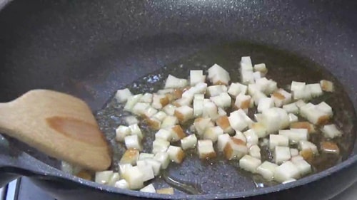 紅生姜炒飯（かまぼこ）